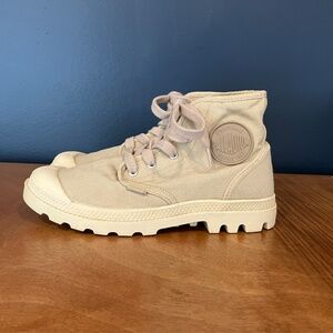 Palladium Pampa Hi Vegan,  Women's size 8 Vegan